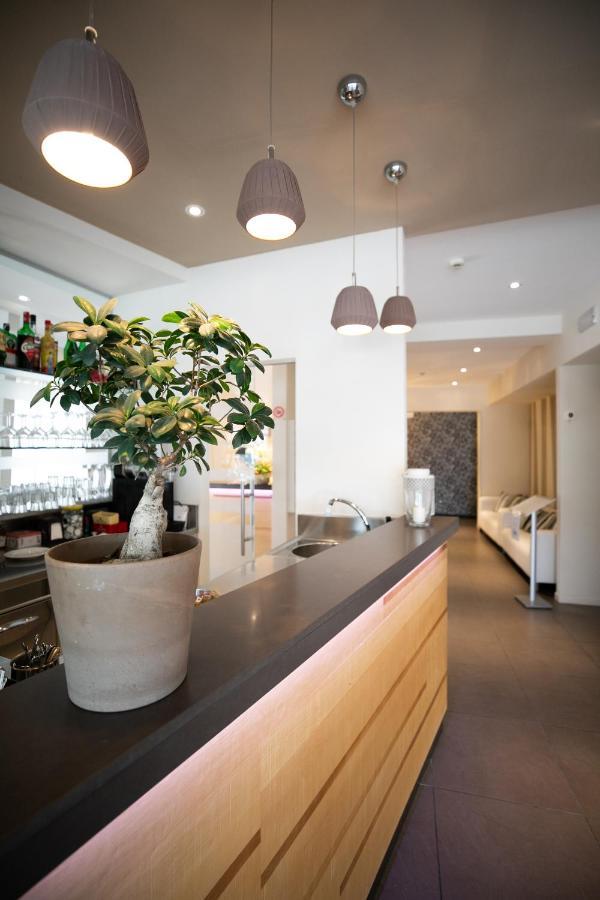 Hotel Benvenuto Каорле Екстериор снимка