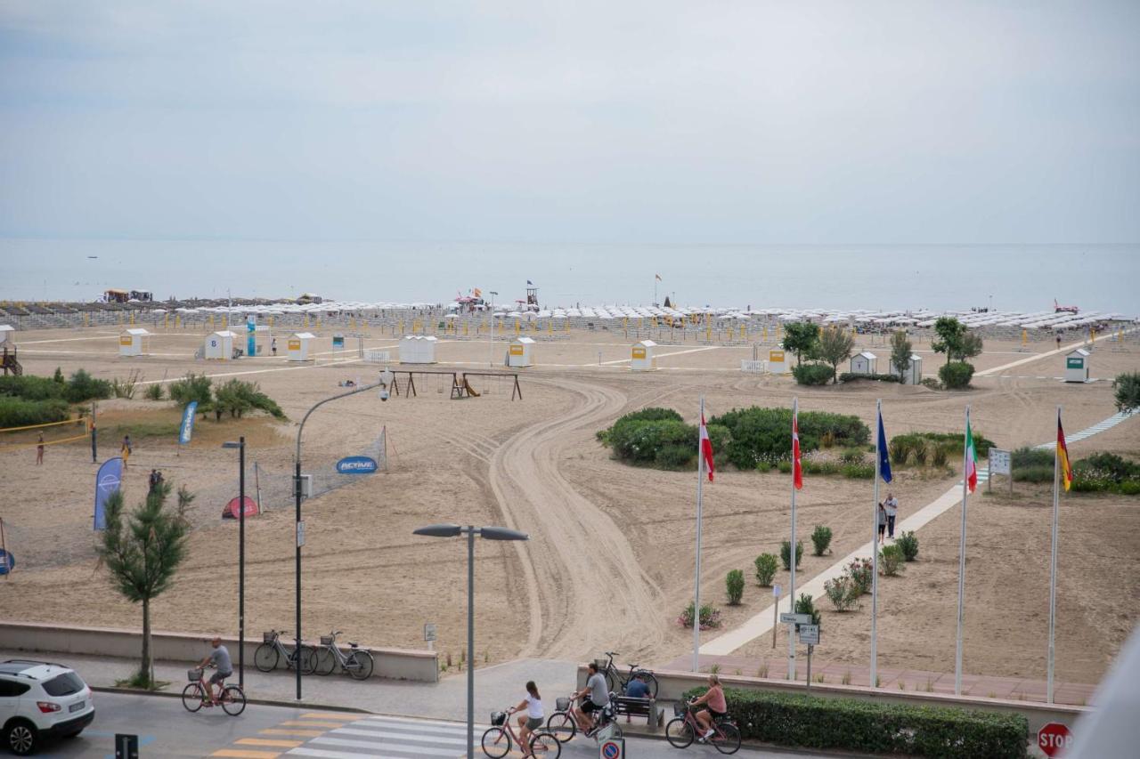 Hotel Benvenuto Каорле Екстериор снимка
