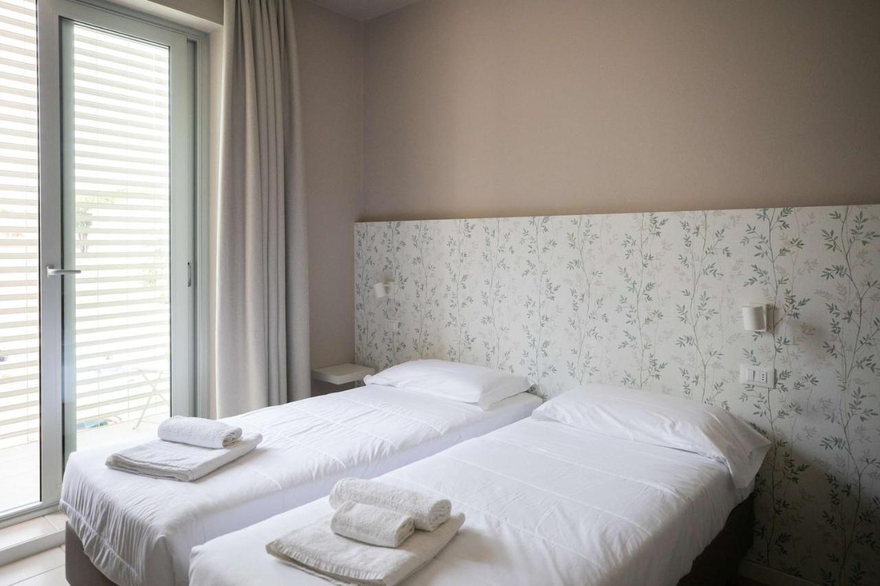 Hotel Benvenuto Каорле Екстериор снимка