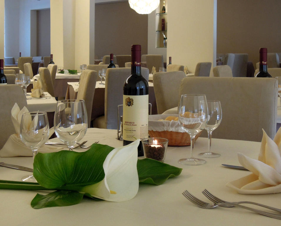 Hotel Benvenuto Каорле Екстериор снимка