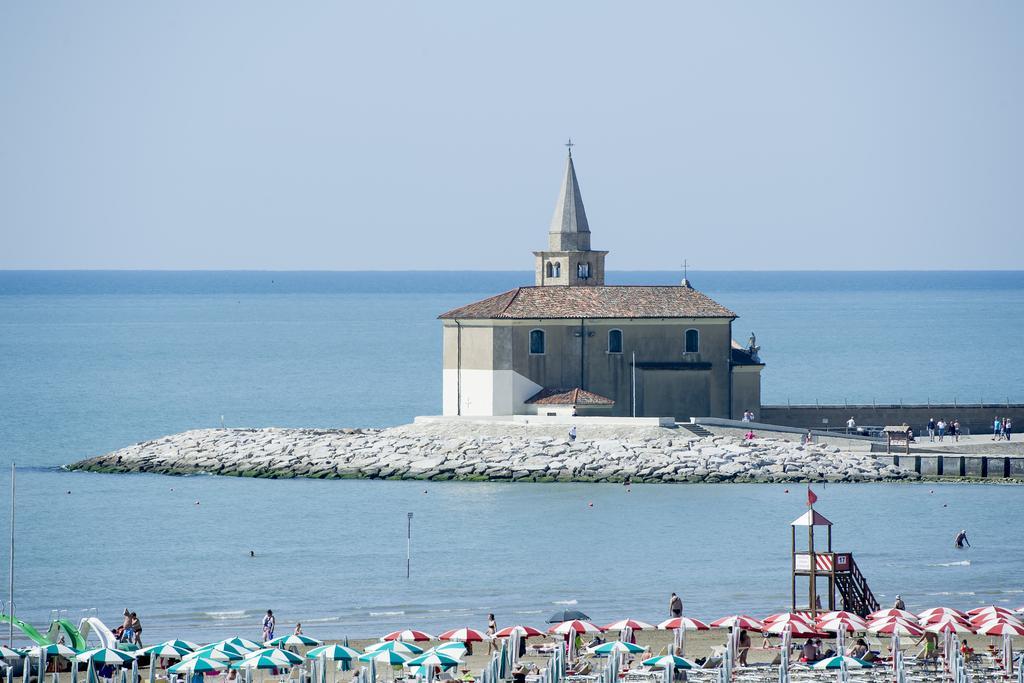 Hotel Benvenuto Каорле Екстериор снимка