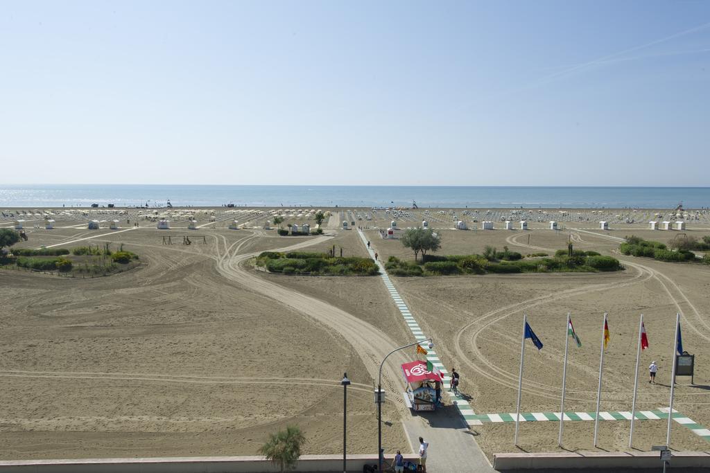 Hotel Benvenuto Каорле Екстериор снимка